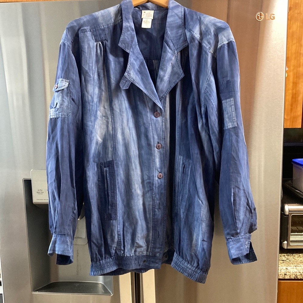 Blue Blazer with Classic Structure and Durable Fabric
